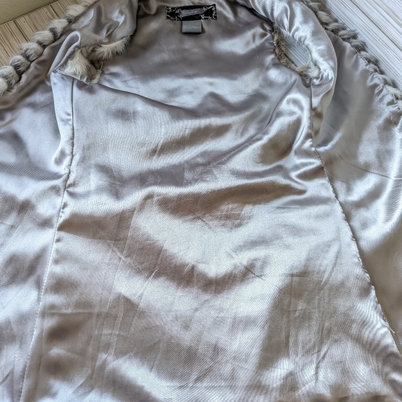 Daytrip Open Front Faux Fur Vest In Gray Black and White Size XS - Picture 9 of 15